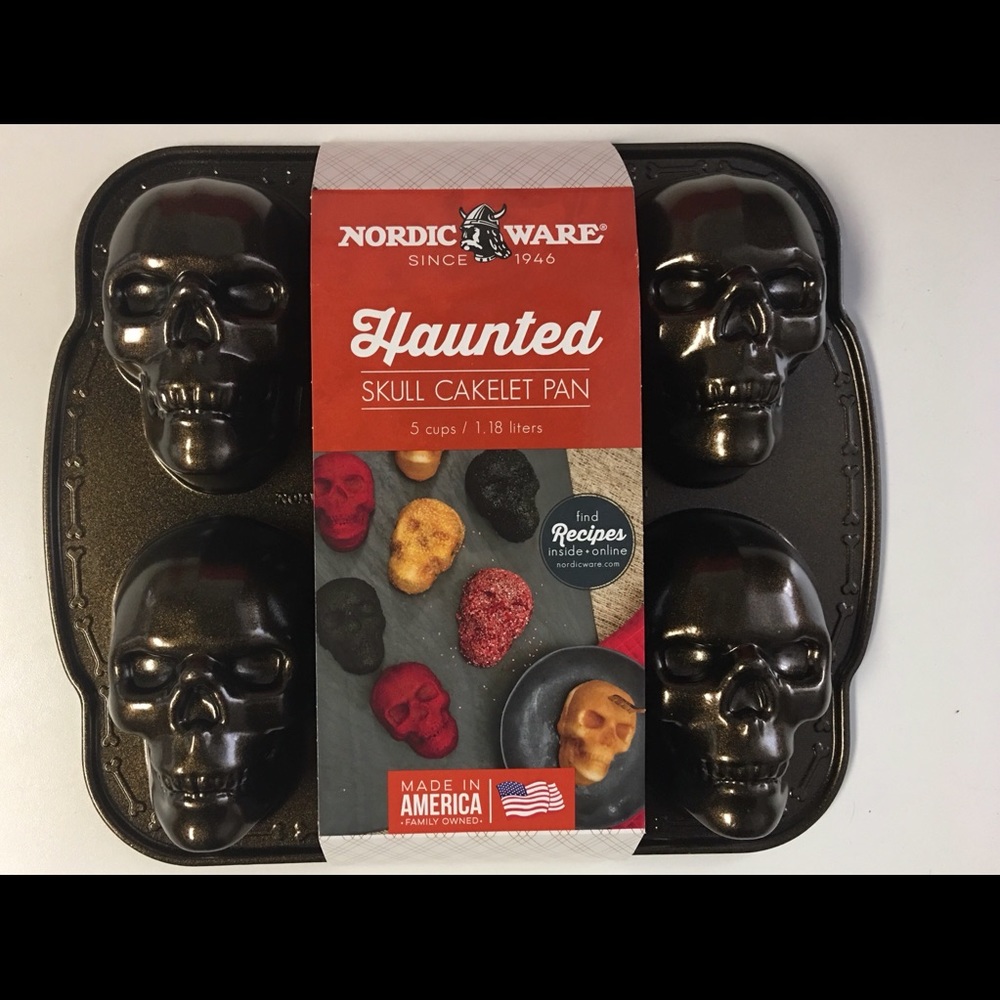 Nordic Ware Skull Pan